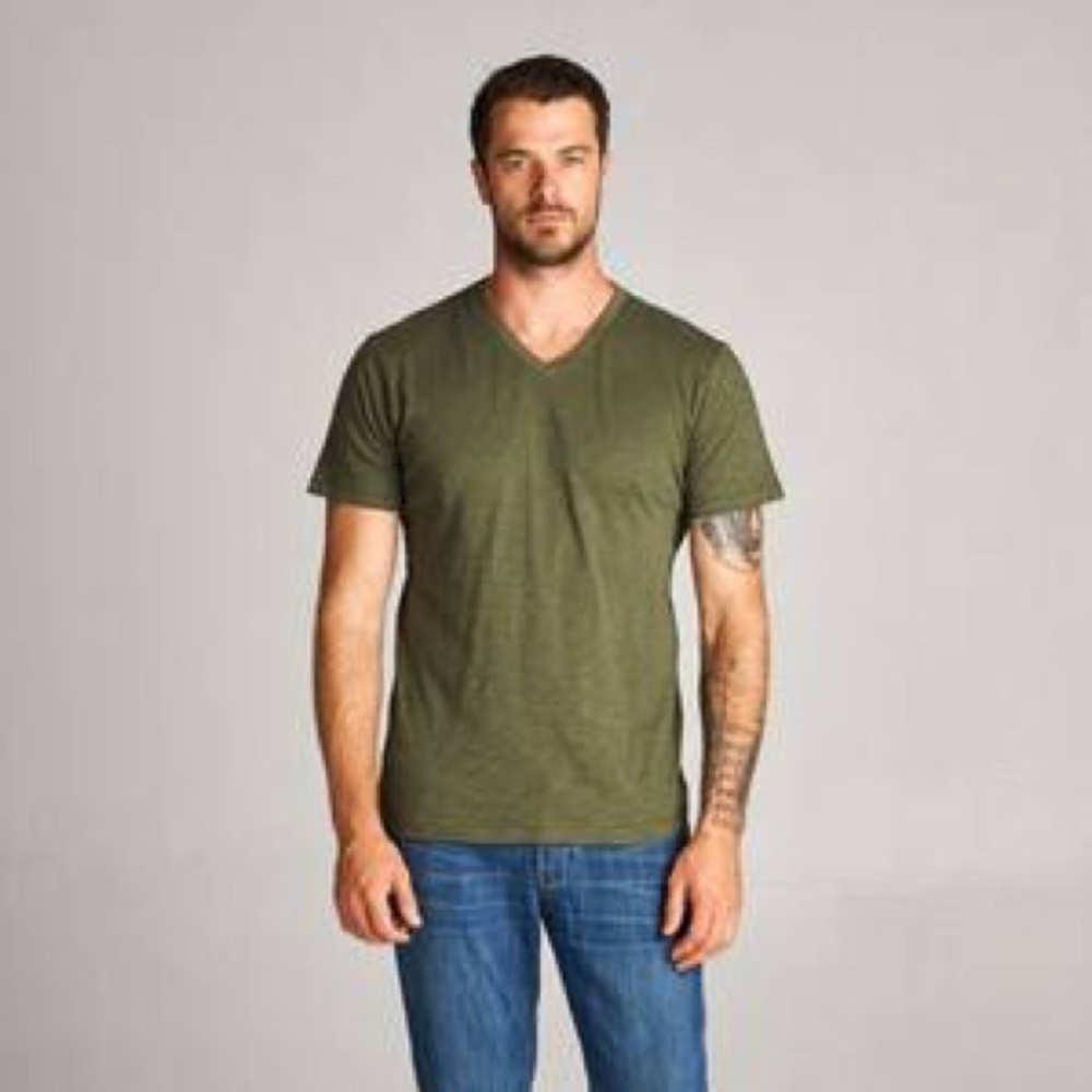 Active USA Mens V-Neck Tee